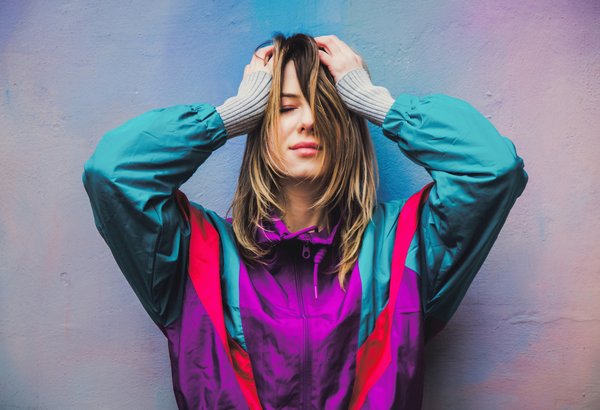 Wie lassen sich klassische Tweed-Jacken modern und jugendlich tragen?