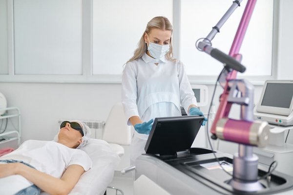 Wie kann man ethisch hergestellte Kleidung in seinen Stil integrieren?